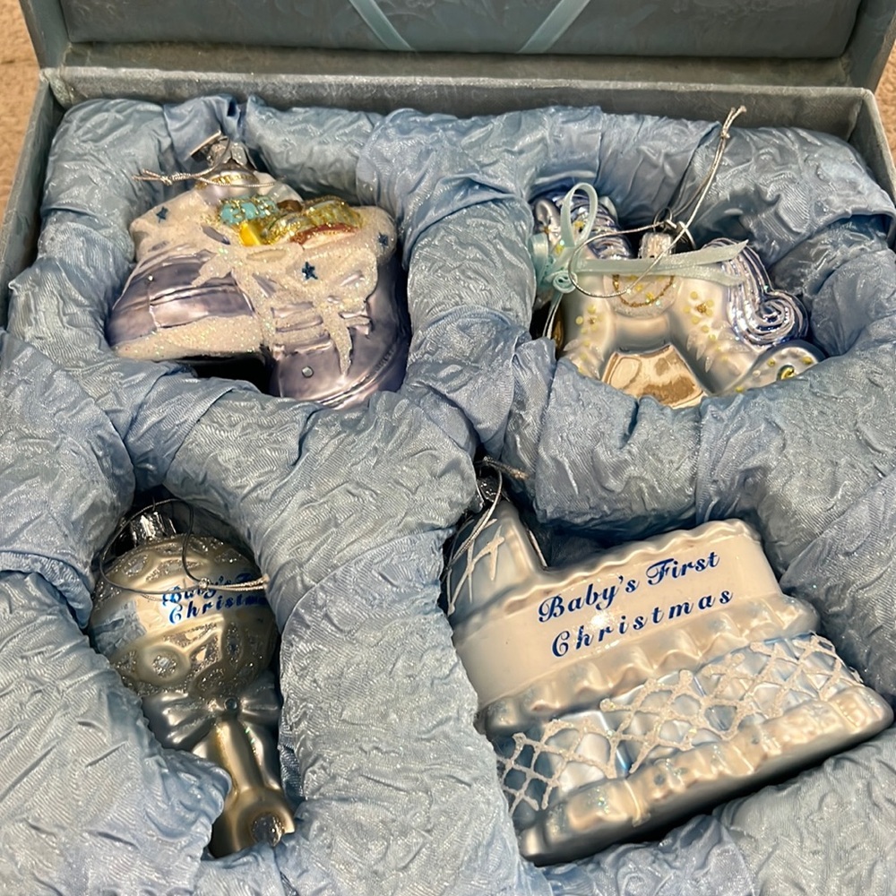 4 breakable ornaments